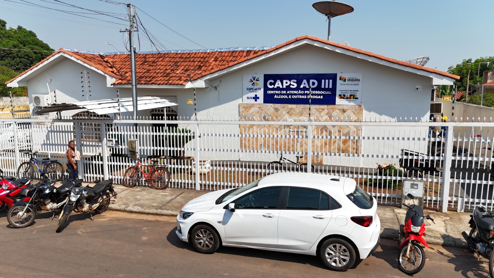 O CAPS AD III está localizado na Rua 6, número 99, no Bairro Senador