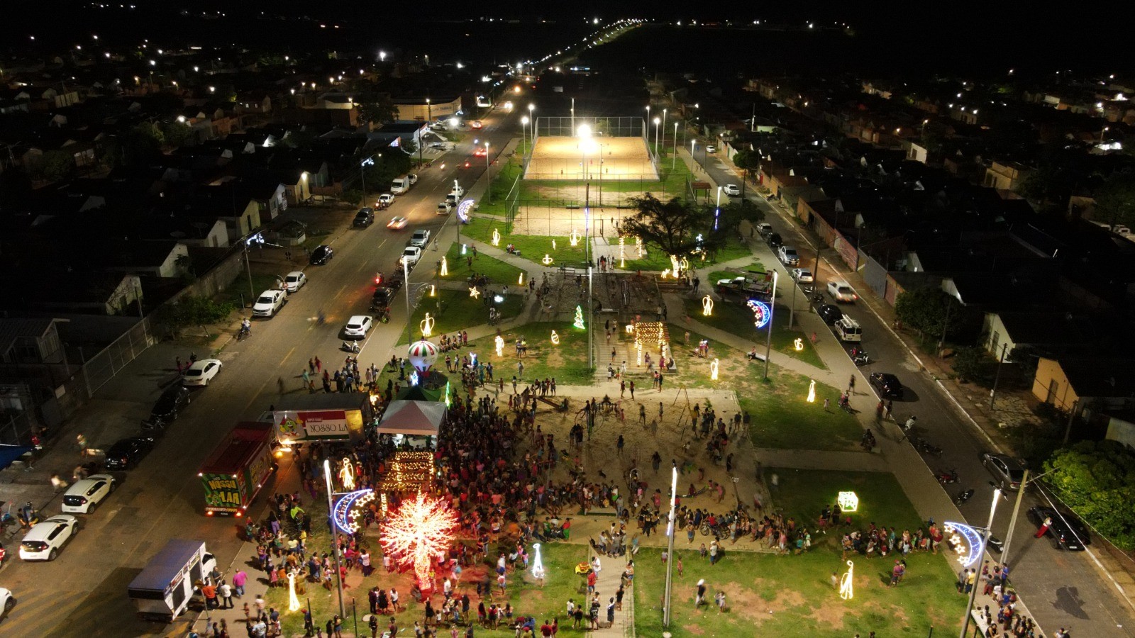 As três praças que receberão a decoração especial natalina neste ano serão a Praça das Nações, Praça do Noroeste e Praça do Costa Esmeralda. O projeto também contemplará a iluminação de importantes avenidas da cidade, como a Via Lago, Marginal Neblina, Via Norte e Avenida José de Brito.