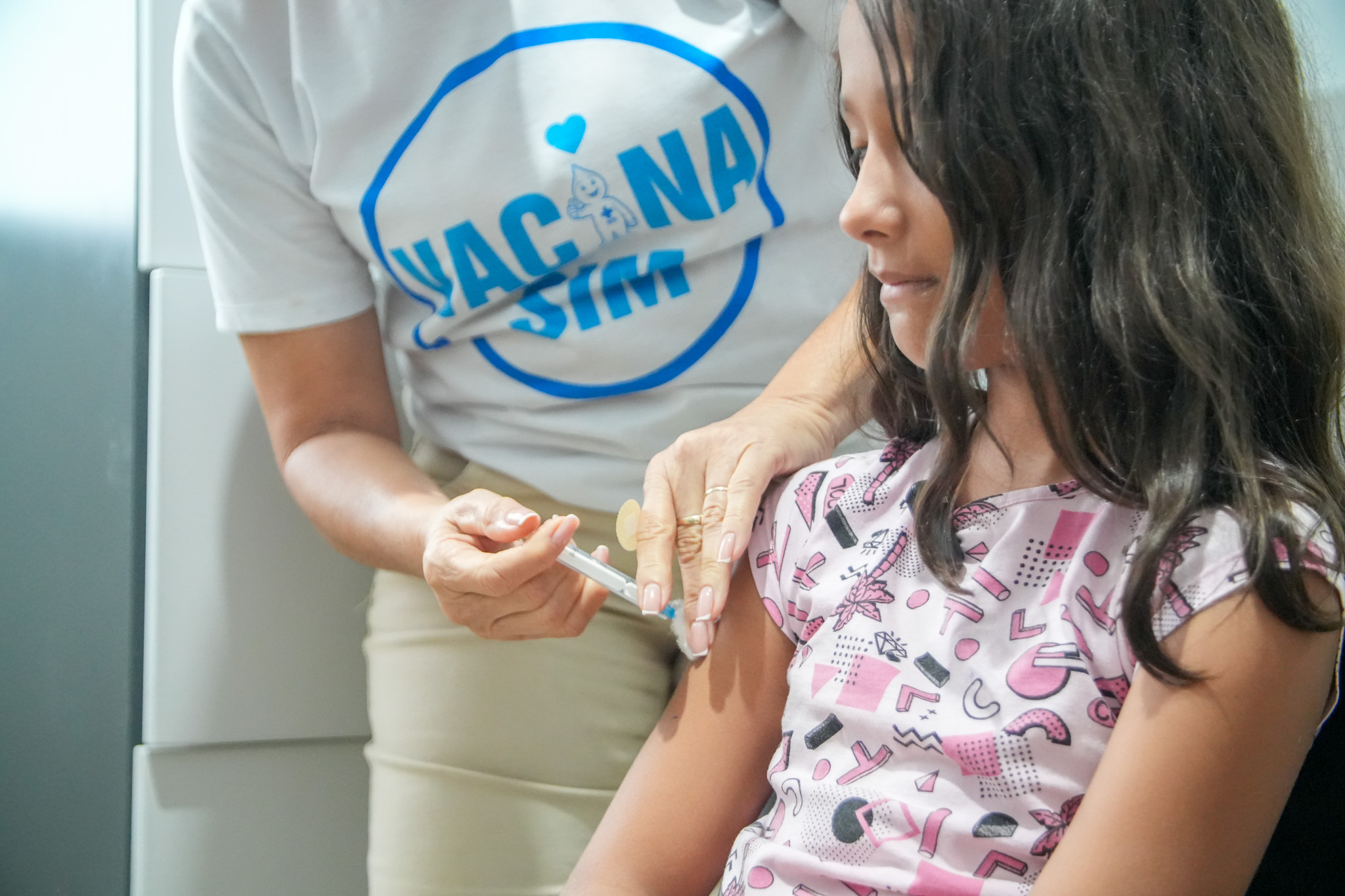 "É essencial que os pais e responsáveis levem seus filhos aos postos de vacinação para atualizar o cartão de vacinas e garantir a proteção contra doenças que podem ser evitadas”, destacou a diretora de Imunização de Araguaína, Samilla Braga.