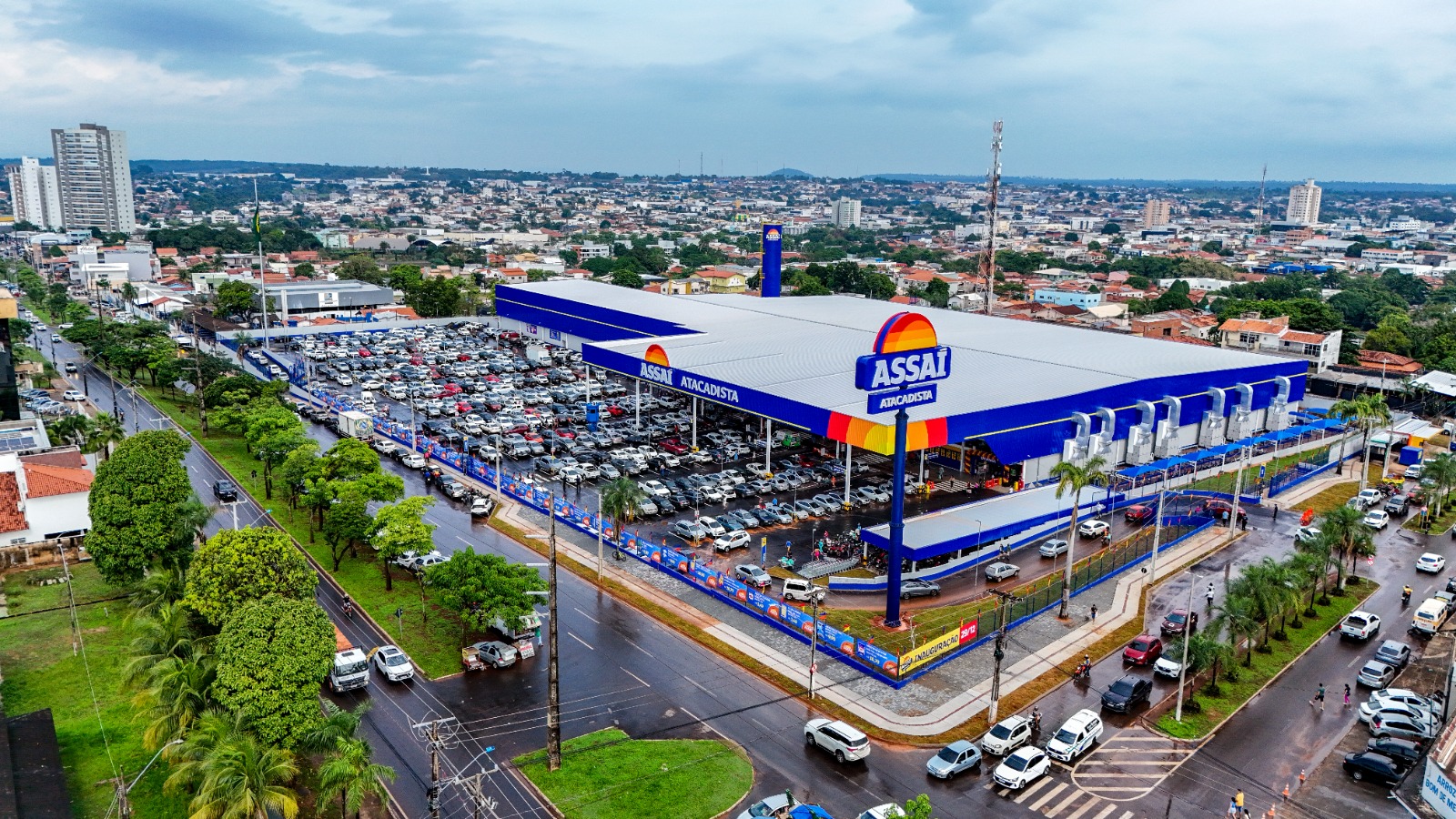 No comércio, foram 906 novas vagas formais em 2025. O Caged detalhe que a maioria desses cargos estão na área de supermercado e hipermercados