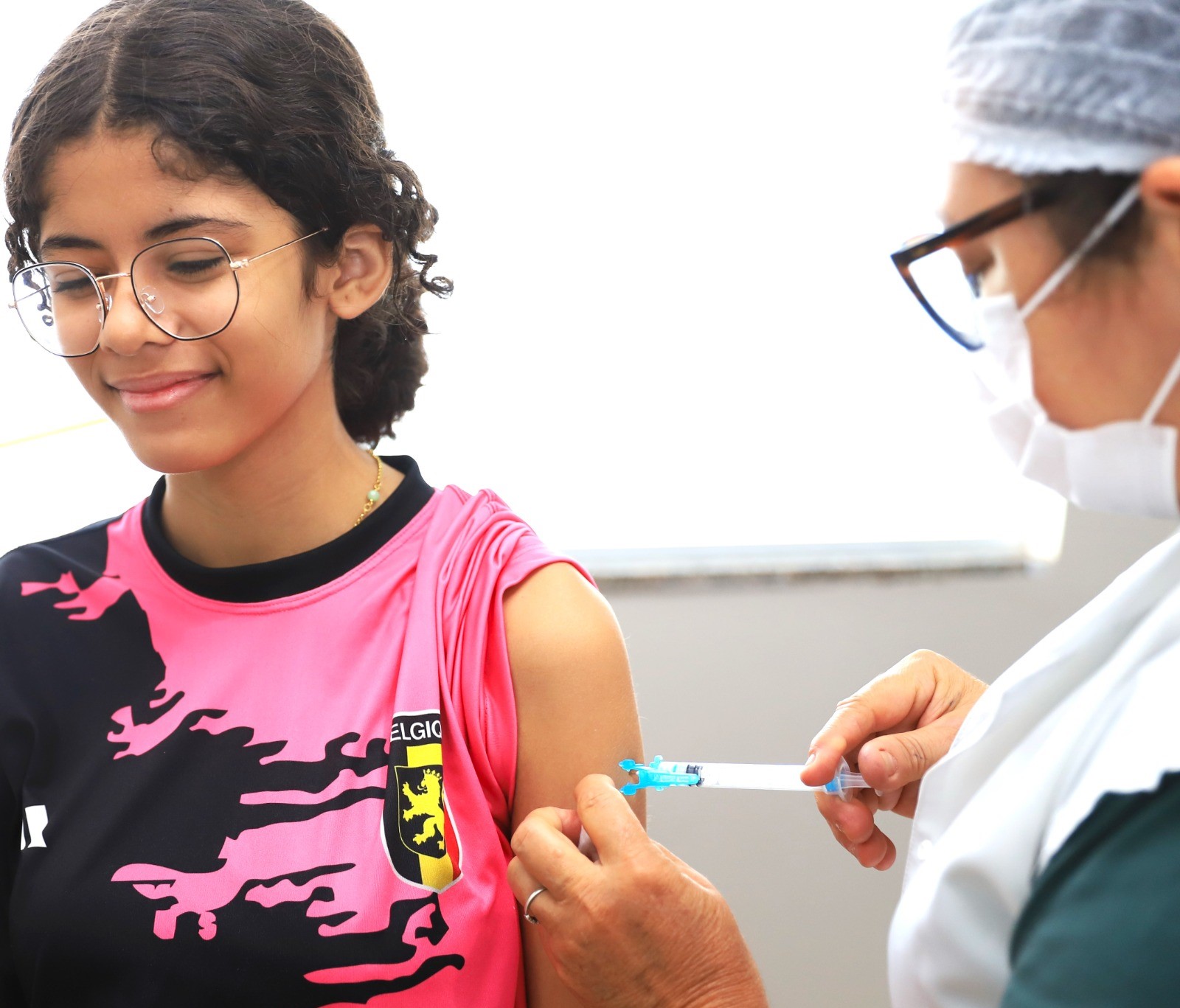 A estudante Estefany Aguiar, de 12 anos, tomou a dose a contra a Influenza. A imunização tem como foco o público-alvo de 0 a 15 anos.