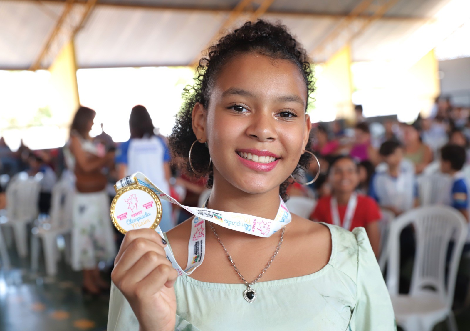 Araguaína contou com 208 alunos classificados na primeira fase da olimpíada, representando 44 escolas da rede municipal. Entre elas está a aluna Heloisa Rodrigues, que recebeu a medalha de ouro