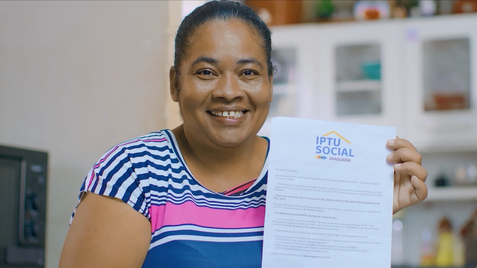 A dona de casa Tatiane Ferreira é uma das beneficiadas com a isenção do IPTU. Ela mora no setor Lago Azul, é casada, tem duas filhas e há 12 anos cuida da mãe acamada