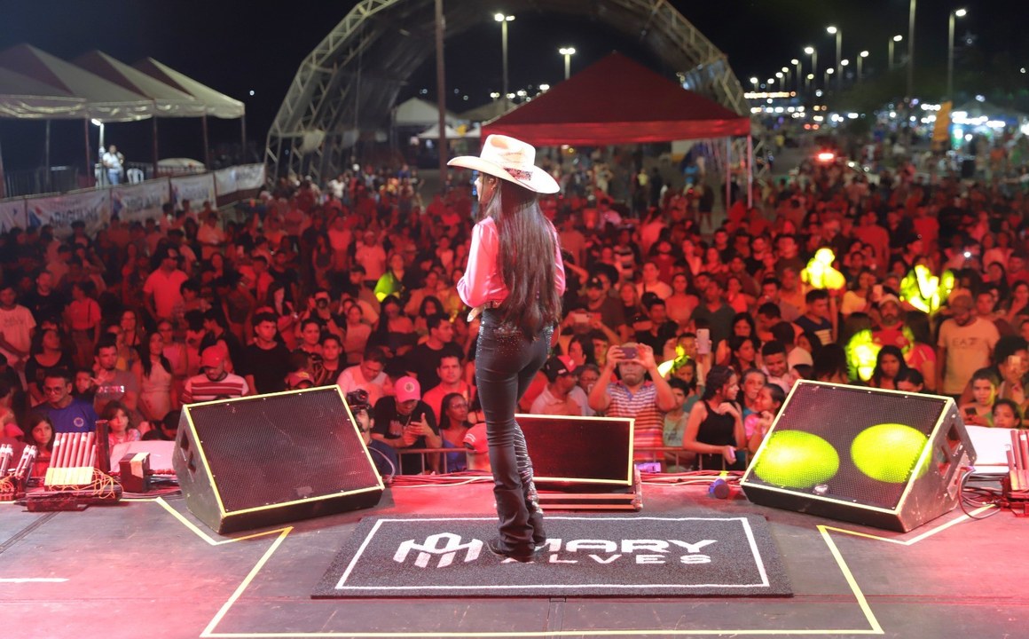 Mary Alves e Joan Alessandro movimentaram a segunda noite de shows do Aniversário de Araguaína, que ainda terá o Motorara no fim de semana