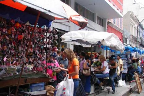 Ambulantes recebem orientações para utilização de espaço público
