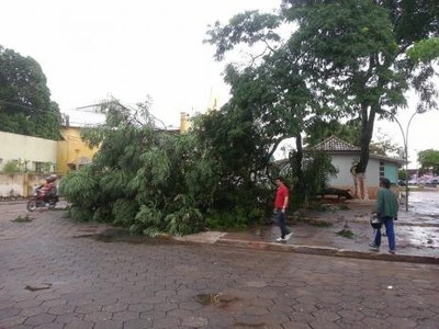 Chuva causa transtornos em algumas regiões de Araguaína