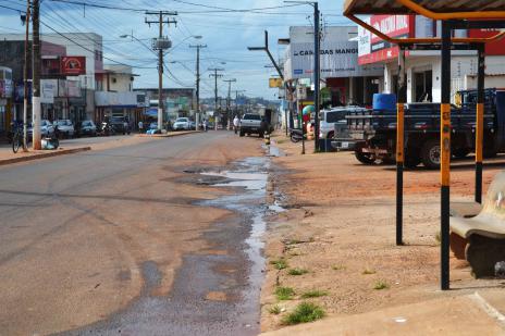 água servida prejudica obras de recuperação de ruas em Araguaína