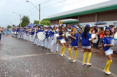 Mais de 2000 pessoas participaram do desfile de 7 de Setembro