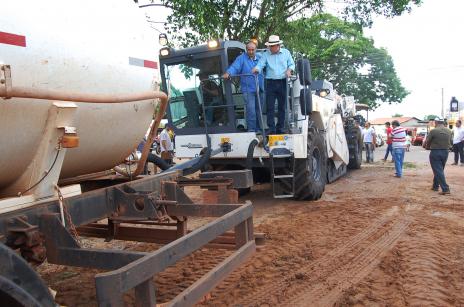 Novo maquinírio reaproveita asfalto antigo em nova pavimentação