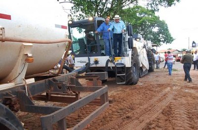 Novo maquinírio reaproveita asfalto antigo em nova pavimentação