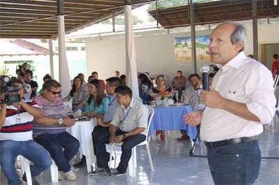 Prefeito faz balan&ccedil;o semestral para imprensa