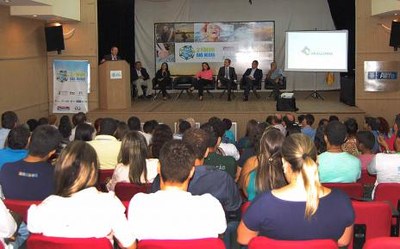 Ronaldo destaca obras de infraestrutura e preservação de nascentes no Fórum das águas