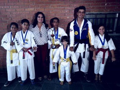 Atendidos pelos CRAS conquistam medalhas em Campeonato de Karatê