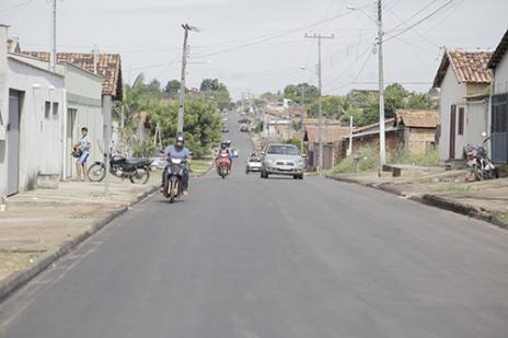 Asfalto de qualidade chega a bairros de Araguaína