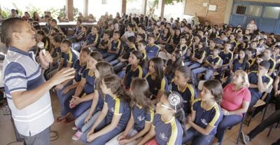 Ciclo de palestras contra as drogas visita 34 escolas e instituições