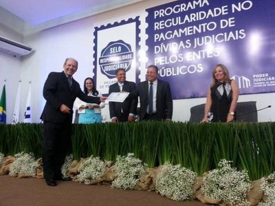Dimas recebe Selo de Responsabilidade Judiciária em Palmas