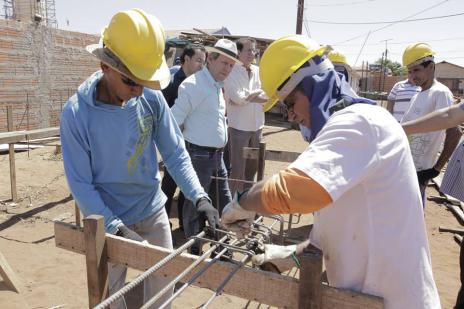 Dimas visita obras de escola municipal no Monte Sinai