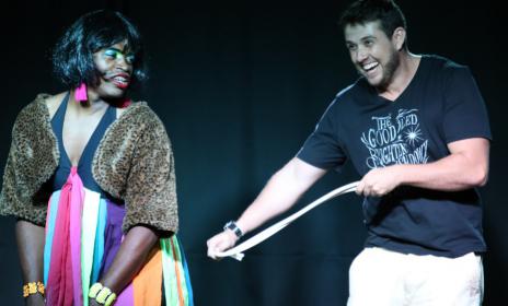 Espetáculo teatral beneficia Casa de Acolhimento Ana Caroline