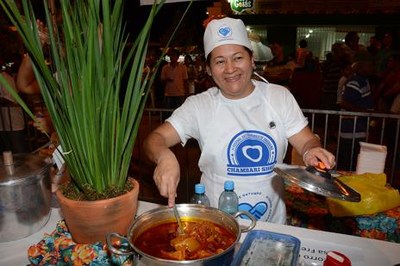 Primeiro Festival Gastronômico Chambari Show lota Praça das Bandeiras