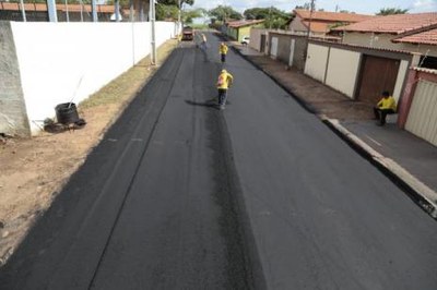 Asfalto e drenagem continuam em vários bairros de Araguaína