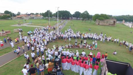 Centenas de pessoas participaram da Caminhada “Passos que Salvam” em Araguaína