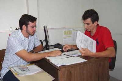 Dimas explica sobre crédito educativo concedido pela Prefeitura