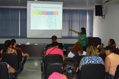 Educação realiza 1º Encontro de Manipuladores de Alimentos da Merenda Escolar