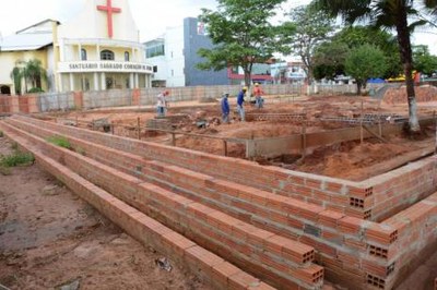 Fonte central da Praça das Nações toma forma em Araguaína