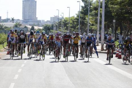 Prova de ciclismo reúne mais de 40 atletas em Araguaína