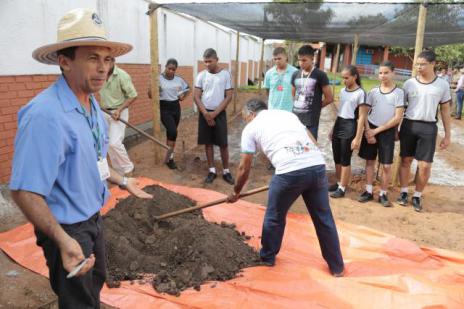 Semana dos Alimentos Orgânicos conta com aula de campo sobre horta agroecológica