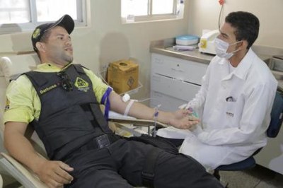 Agentes de trânsito realizam campanha de doação de sangue em Araguaína