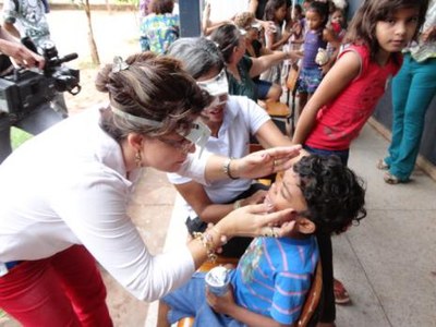 Alunos de escolas públicas municipais passam por exames oculares