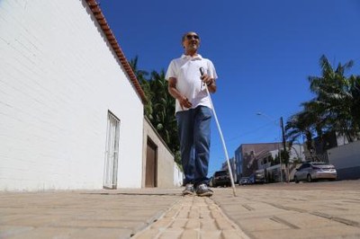 Calçadas com centro guias em Araguaína já são usadas por deficientes visuais