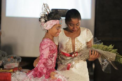 Concurso da Rainha Mirim Estadual 2017 emociona candidatas e mães