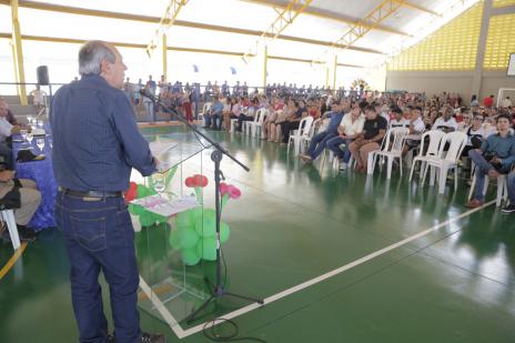 Dimas entrega ginásio poliesportivo e anuncia novos investimentos