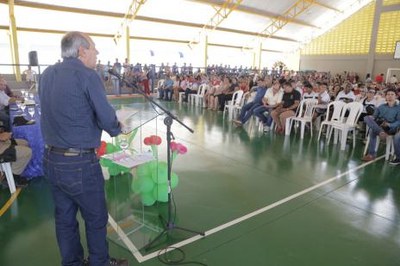 Dimas entrega ginásio poliesportivo e anuncia novos investimentos