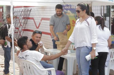 Equipes de saúde intensificam atendimento a dependentes químicos na Feirinha