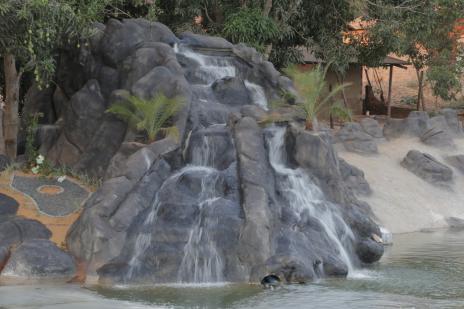 Lago do Parque Cimba conta com cachoeira e paisagismo sustentável