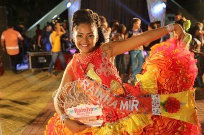 Maria Gabryelle da Silva, da Encantos do Luar, é a Rainha Mirim Municipal 2017