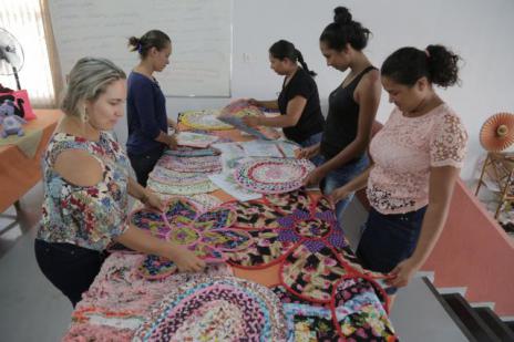 Novos cursos gratuitos estão com inscrições abertas para vendedor e auxiliar administrativo