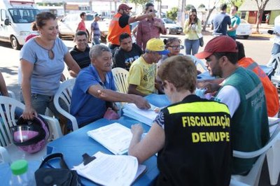 Ocupantes da área pública Feirinha são notificados a comprovarem atividades