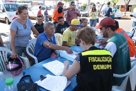 Ocupantes da área pública Feirinha são notificados a comprovarem atividades