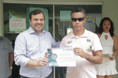 Pacientes do CAPS AD recebem certificado de curso profissionalizante