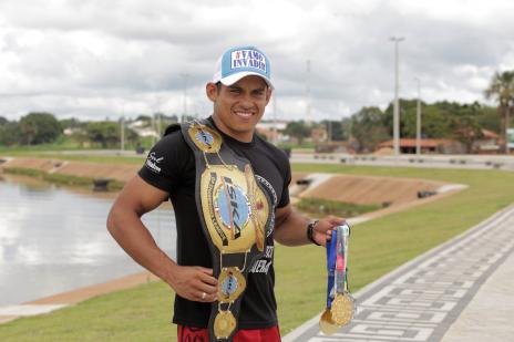 Atleta de Araguaína é campeão sul-americano de kickboxing
