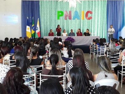 Educadores da rede pública municipal participam de seminário sobre Alfabetização