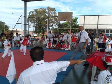 Karatê nos bairros faz competição com mais de 50 atletas mirins