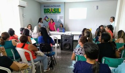 Mais duas turmas de educadores iniciam curso de Libras e Braille