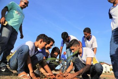 Bons exemplos: alunos adotam praça no Setor Santa Terezinha