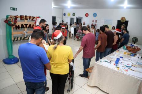 Carinho e presentes fazem a noite de Natal na Casa de Acolhimento Ana Caroline Tenório