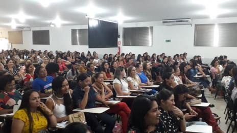 Como acolher o aluno com deficiência é tema de qualificação para auxiliares